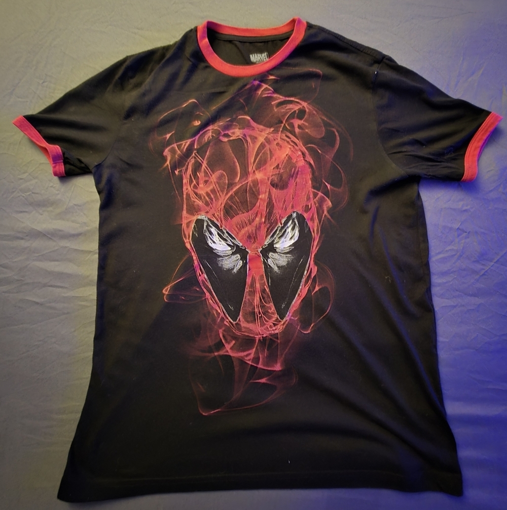 Marvel Deadpool Black Tee with Red Graphic Design